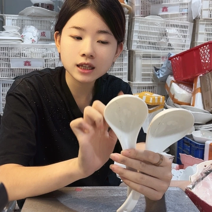 碟微瑕产品……两个勺子
