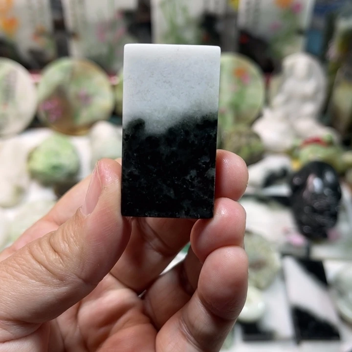 独山玉未镶嵌颈饰