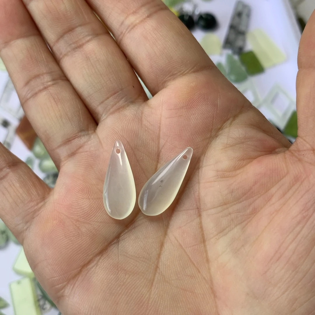 揽***珠未镶嵌蛇纹石玉耳环