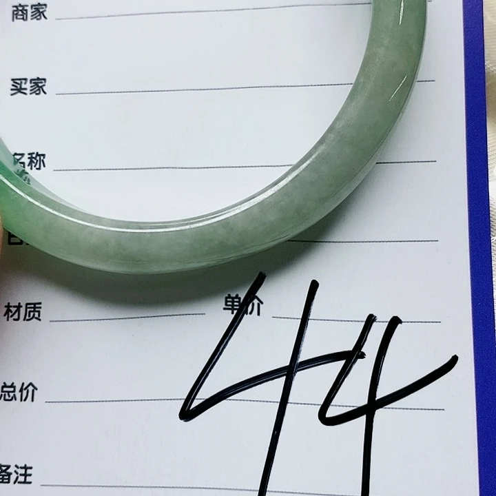 翡翠手镯未镶嵌翡翠