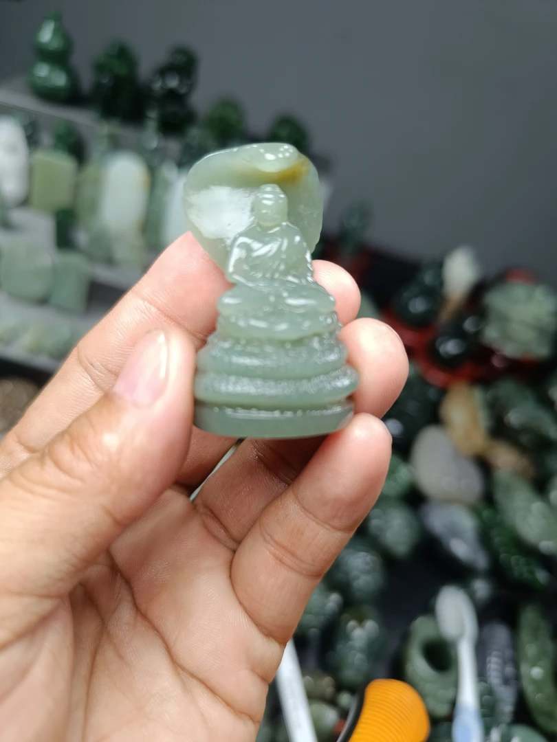 和田玉且末料立体观音