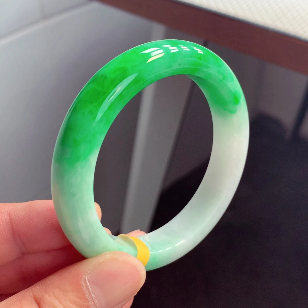 翡翠手镯未镶嵌缅甸翡翠