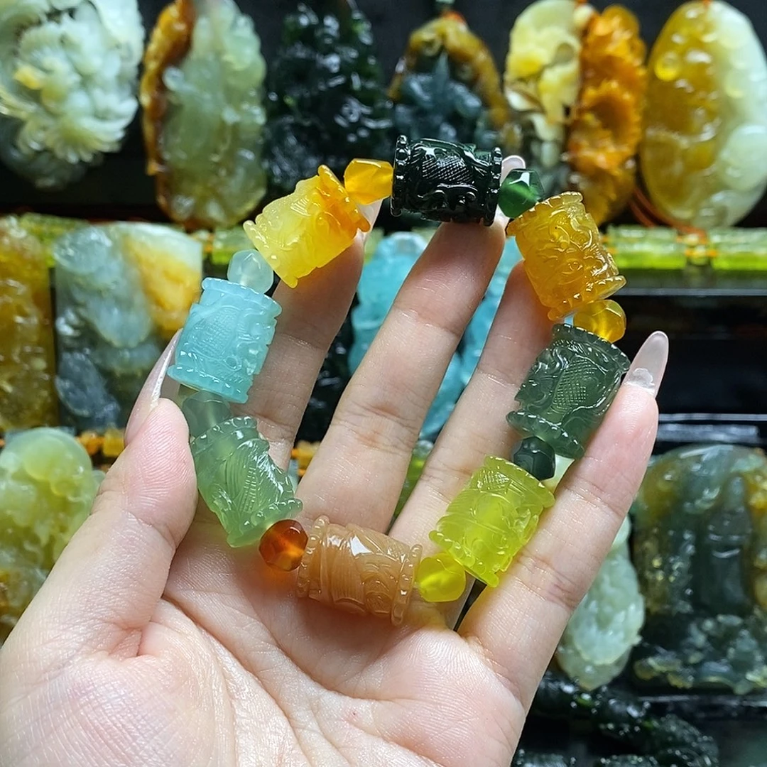 阳***岸蛇纹石玉未镶嵌颈饰