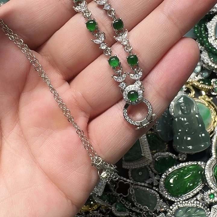 翡翠未镶嵌颈饰天然A货翡翠放漏