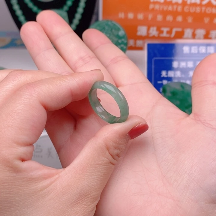 石英质玉未镶嵌颈饰