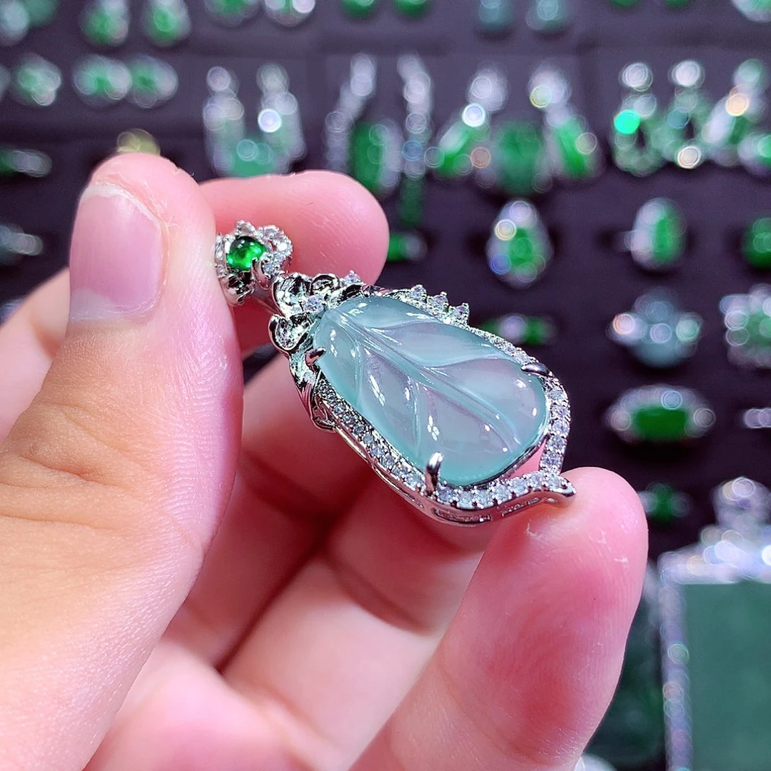 颈饰未镶嵌翡翠天然