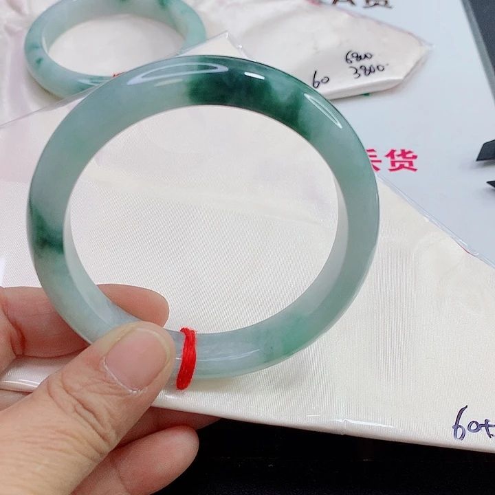未镶嵌手镯翡翠手镯