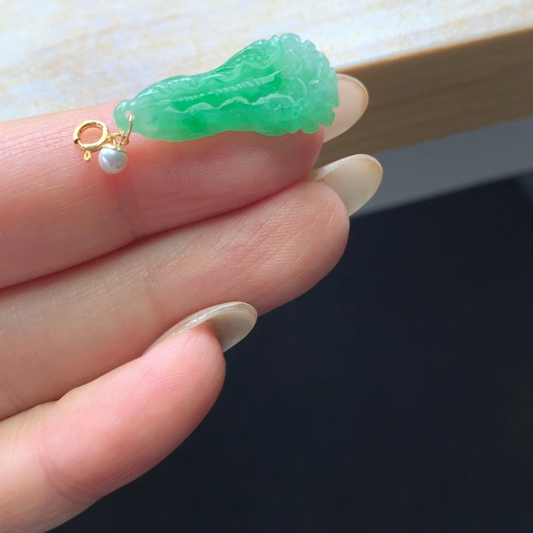 翡翠18K金镶嵌颈饰吊坠