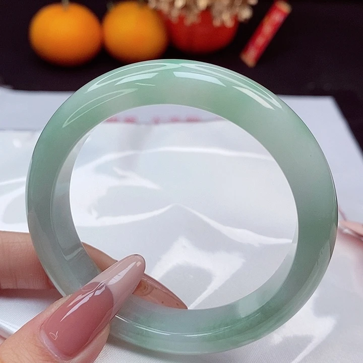 翡翠手镯未镶嵌55圈