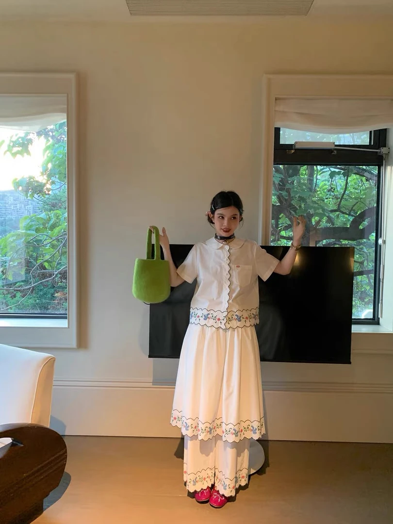 le rouge周美美  绣艺边缘田园刺绣娃娃领衬衫半裙长裤三件套