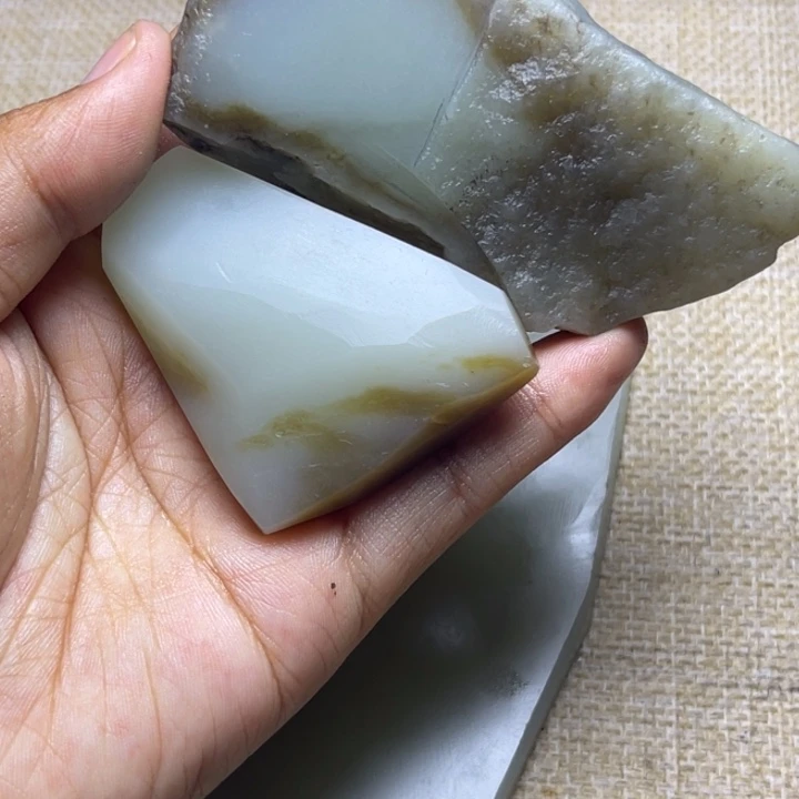 和田玉（糖玉）未镶嵌挂件威