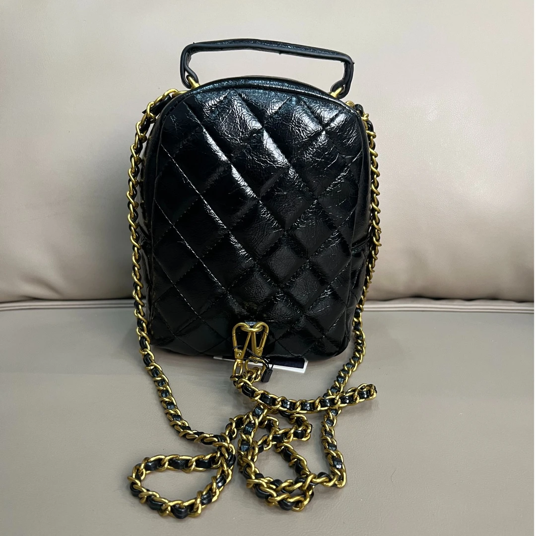 128 新款真皮时尚通勤休闲百搭经典双肩包 黑色