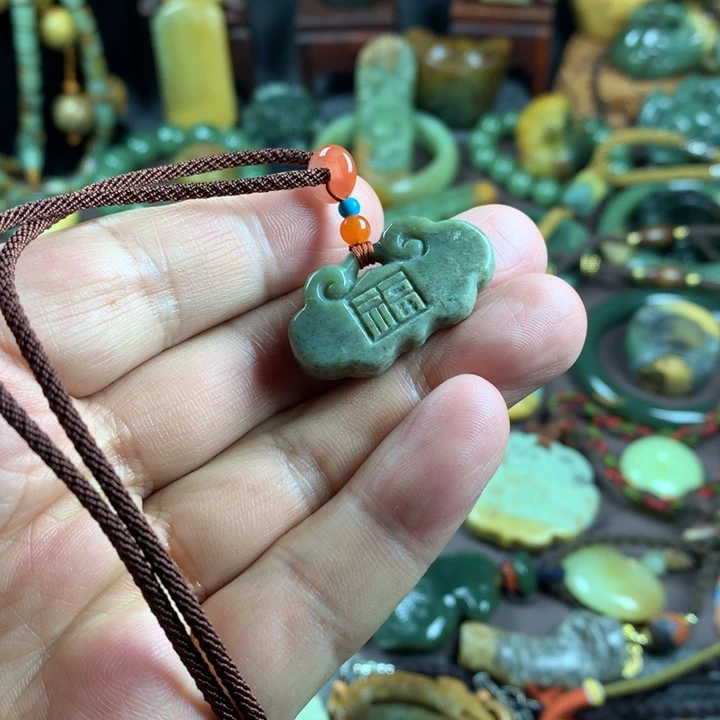 吊坠(赠链)未镶嵌岫岩河磨玉（透闪石质玉）