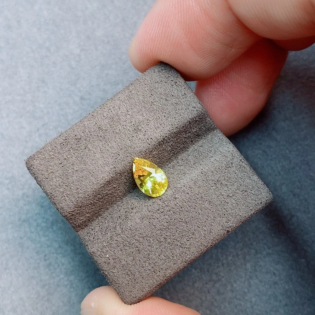 彩色蓝宝石裸石1.1ct 金丝雀