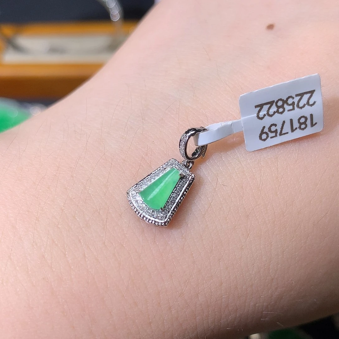 翡翠18K金镶嵌吊坠(不含链)吊坠