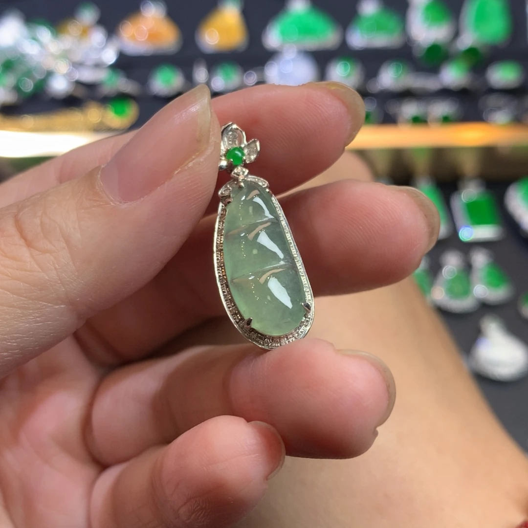 翡翠吊坠(不含链)18K金镶嵌