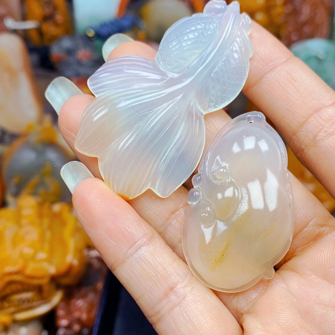 石英质玉（黄龙玉）未镶嵌颈饰