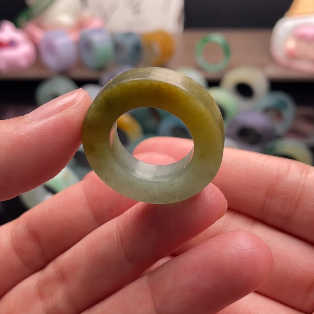 定制翡翠未镶嵌戒指
