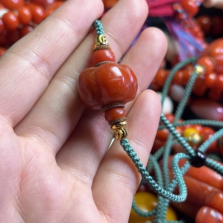 颈饰玻璃弹**潮琉璃…………..