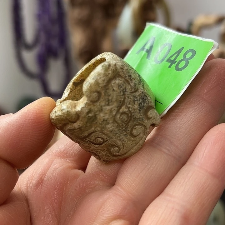 知***止和田玉（糖玉）未镶嵌颈饰