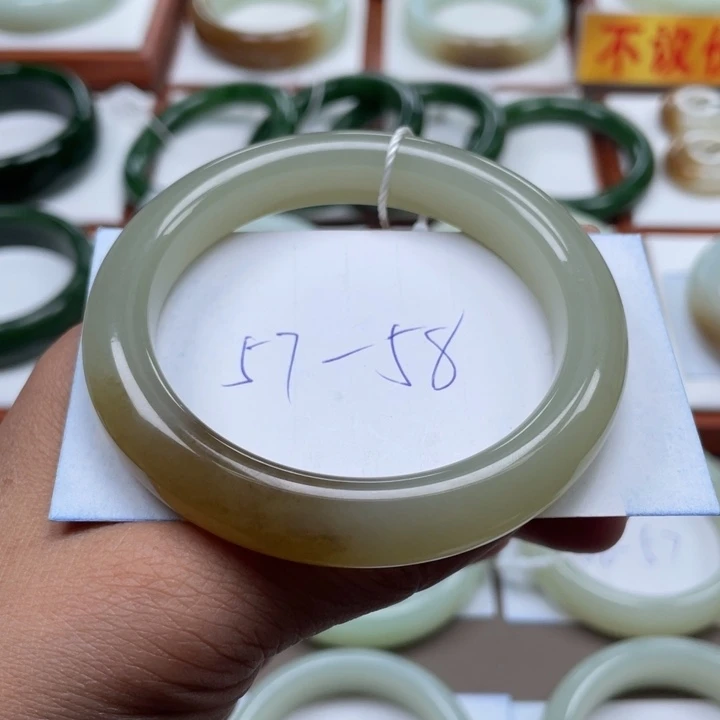 未镶嵌手镯和田玉