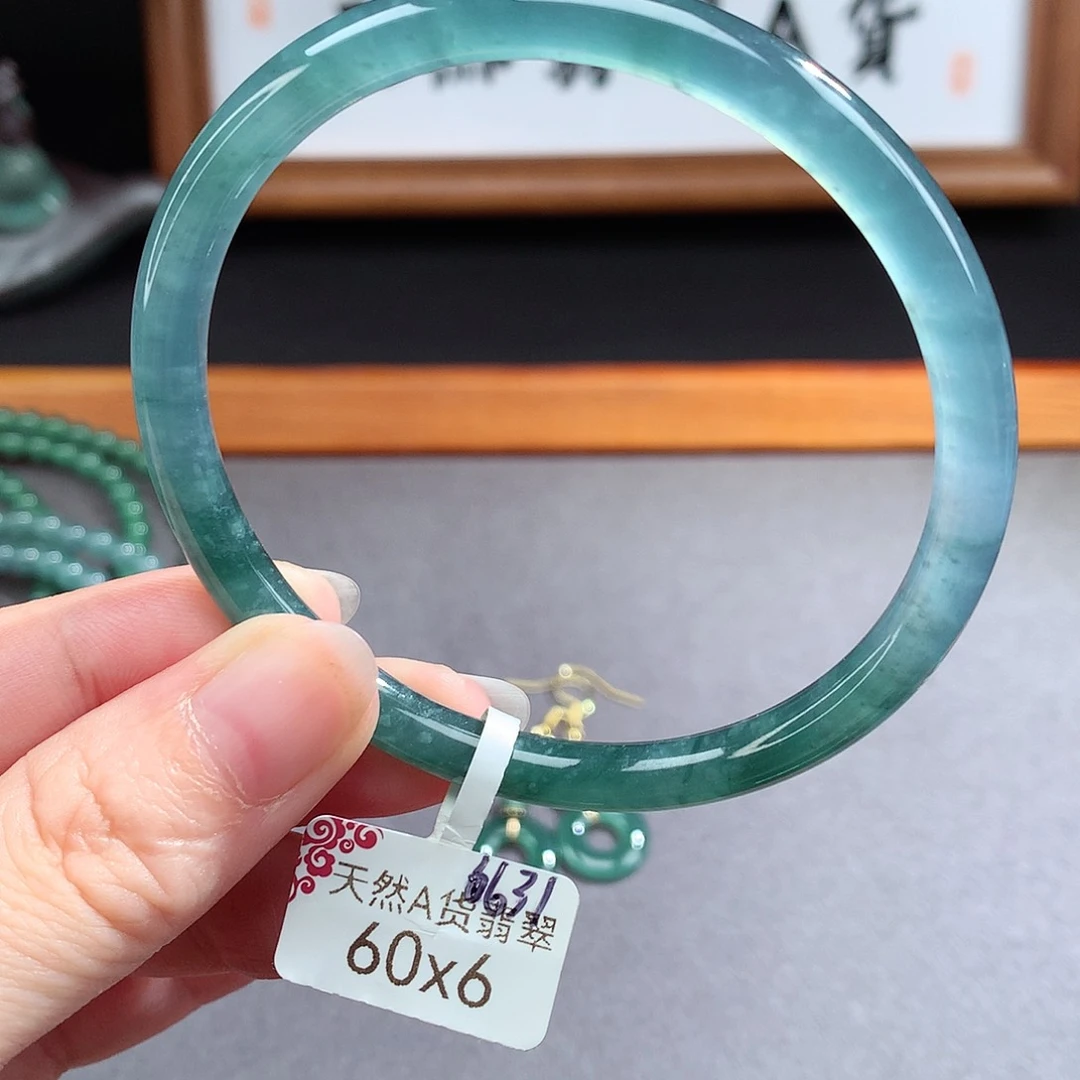 翡翠手镯（圆镯）未镶嵌