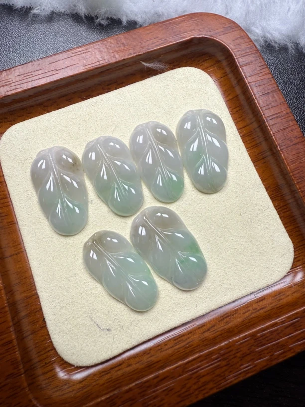 纯天然缅甸翡翠A货叶子随机发一