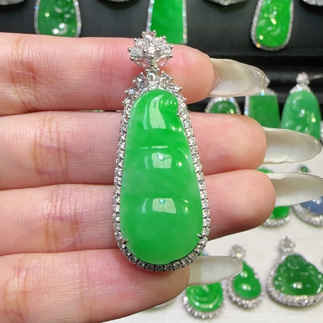 翡翠18K金镶嵌颈饰