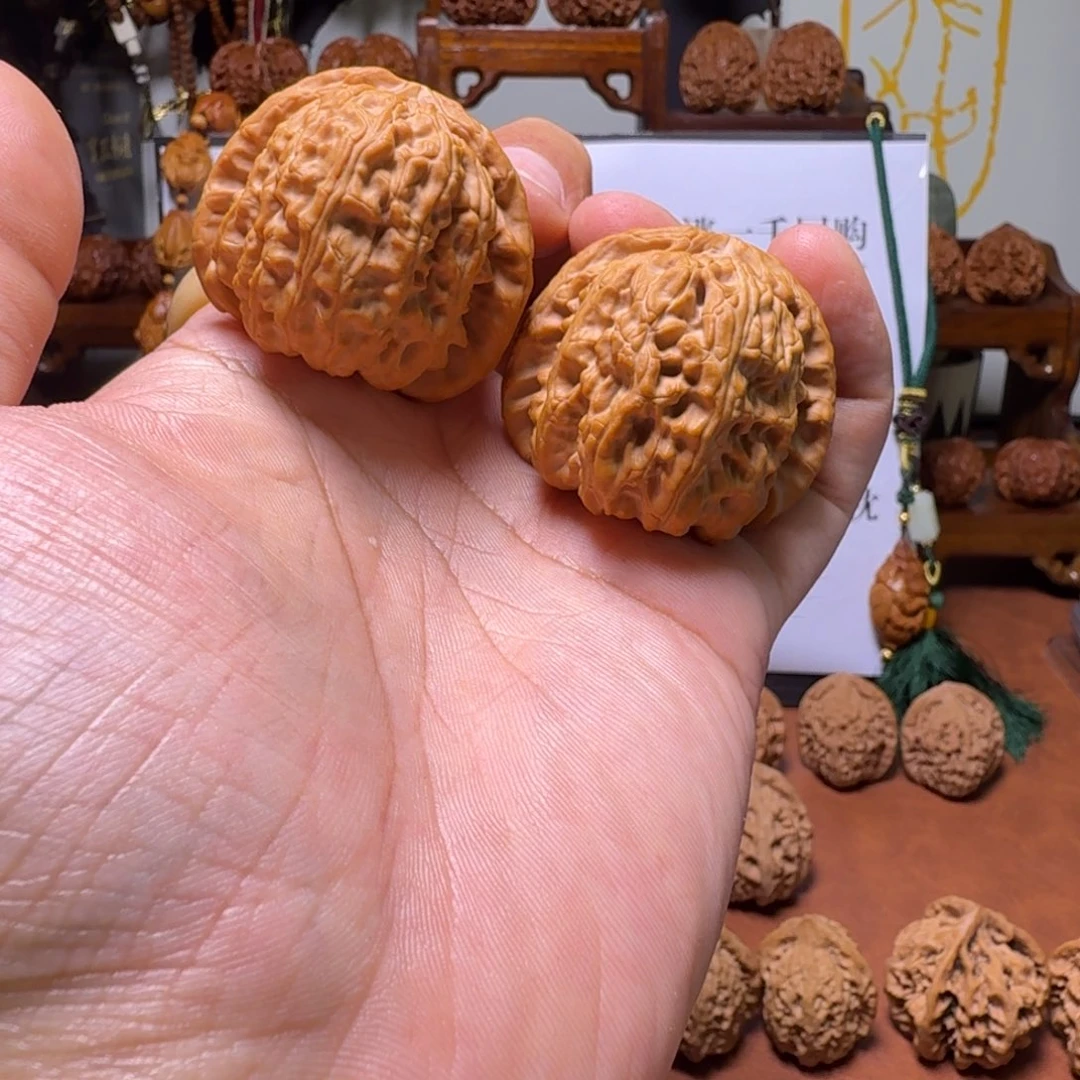 文玩核桃把件道哥俱乐部f球白42