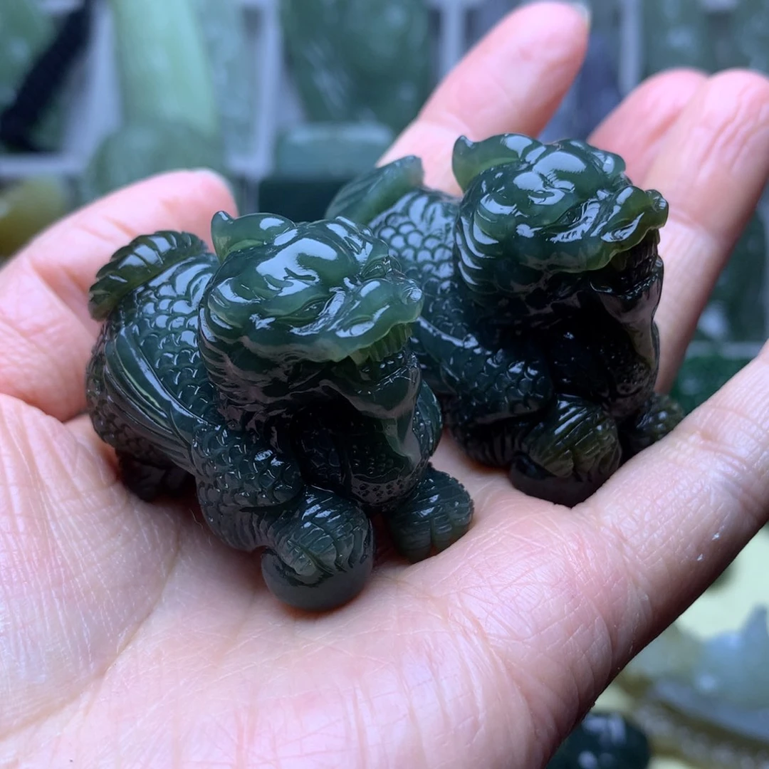 和田玉未镶嵌颈饰朕****混