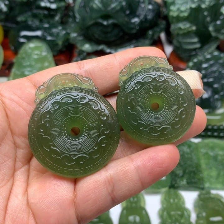 执***玉未镶嵌蛇纹石玉颈饰