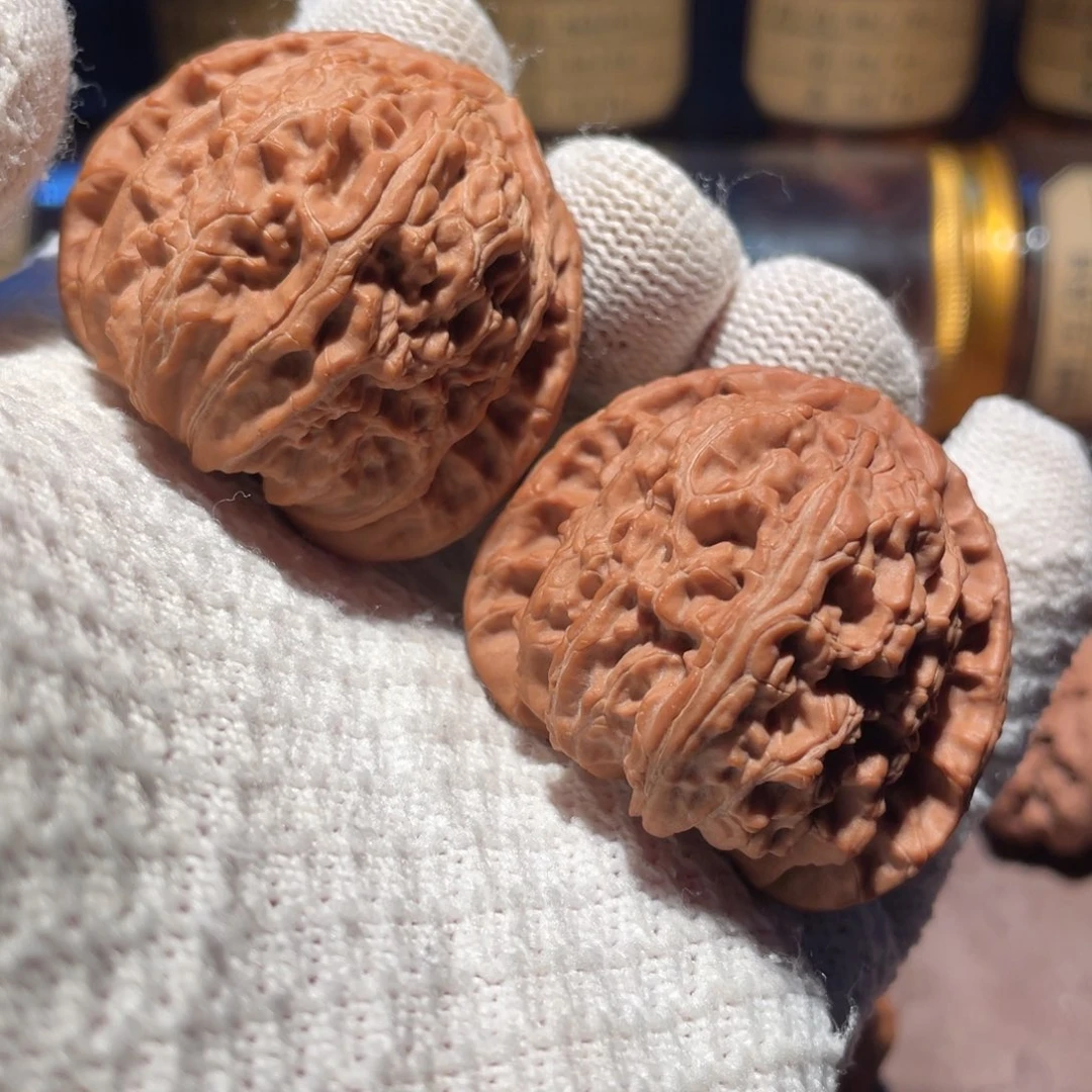 文玩核桃把件44三角白