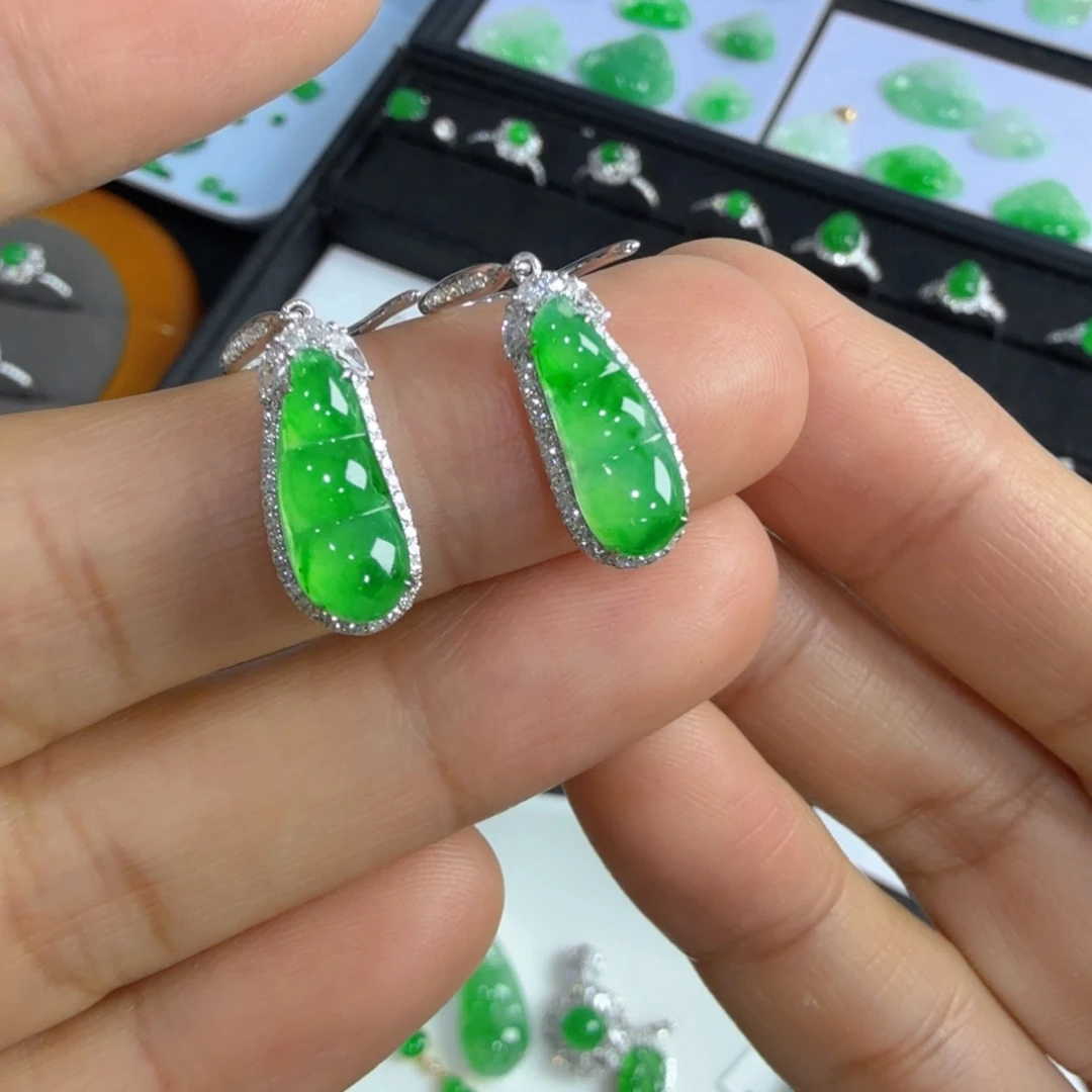 翡翠颈饰18K金镶嵌福豆