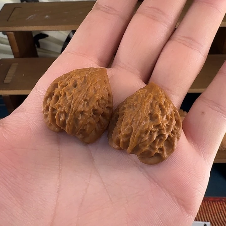 文玩核桃吊坠半壁