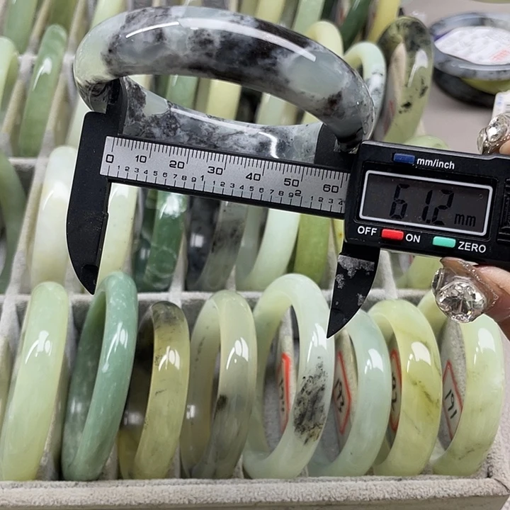 蛇纹石玉未镶嵌手镯199