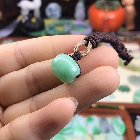 翡翠颈饰未镶嵌转运珠