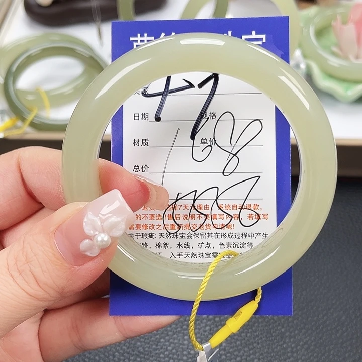 和田玉未镶嵌手镯