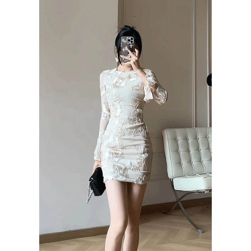 纯欲绣花长袖连衣裙女修身显瘦轻奢生日小礼服气质名媛露背短裙
