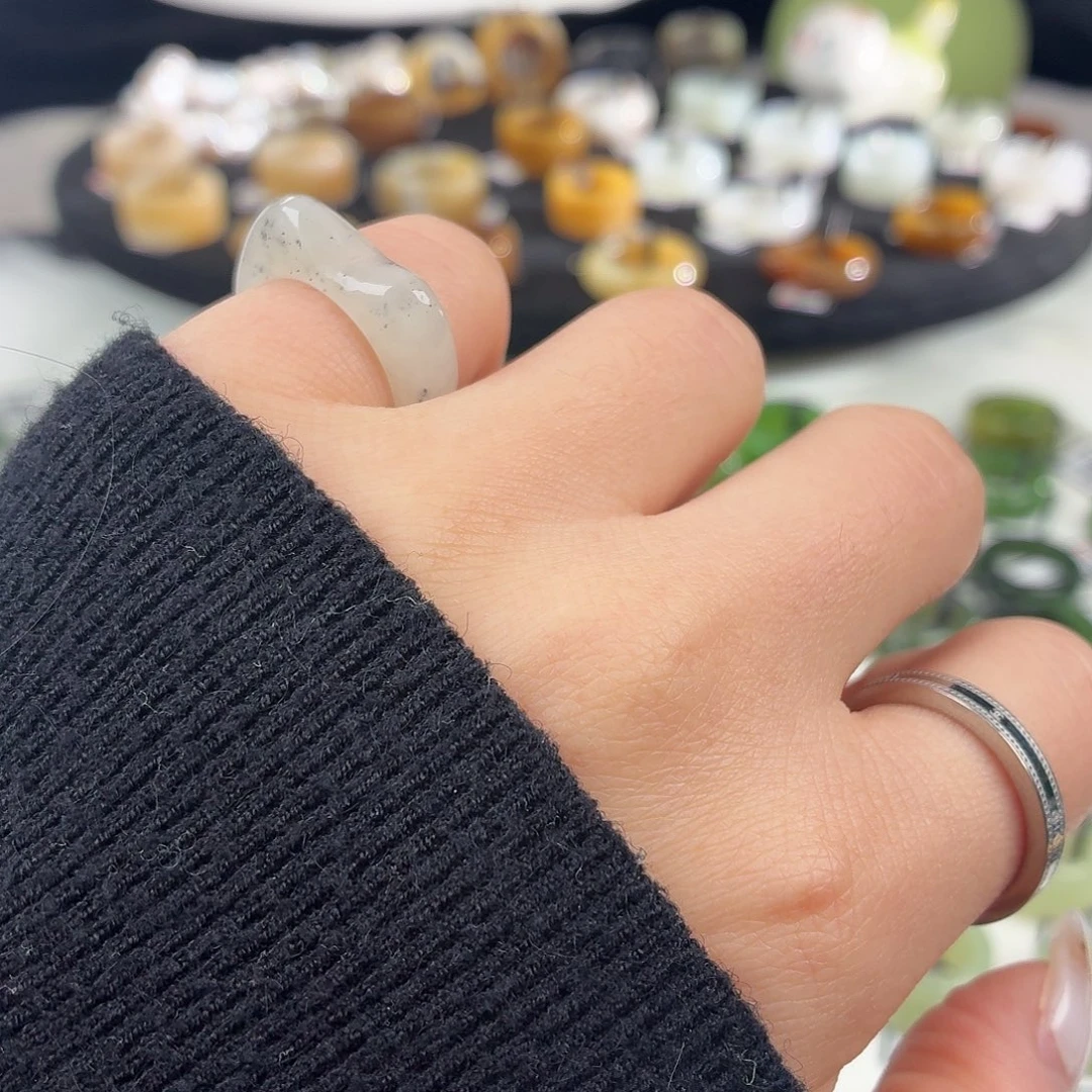 和田玉未镶嵌戒指S50点墨猫耳16.2