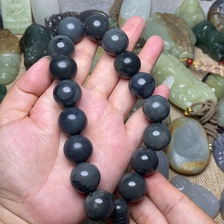 颈饰未镶嵌和田玉