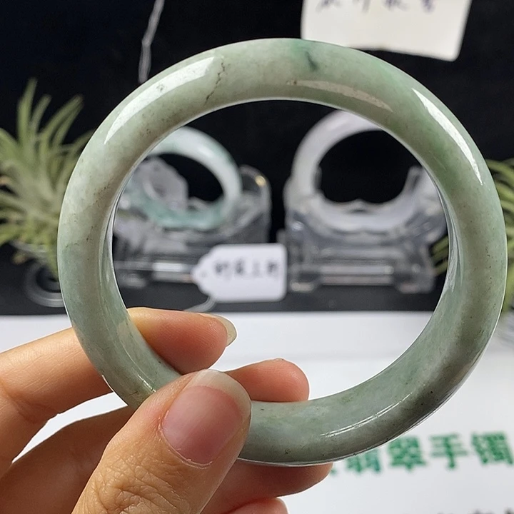 翡翠未镶嵌手镯16号。 56.5圈。