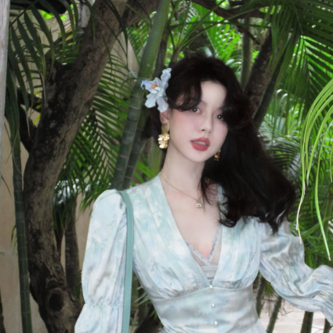 西西里花园 定制浪漫花色法式度假风短袖/V领挂脖连衣裙春