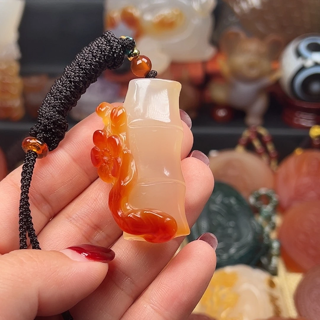 向***生玛瑙/玉髓未镶嵌颈饰