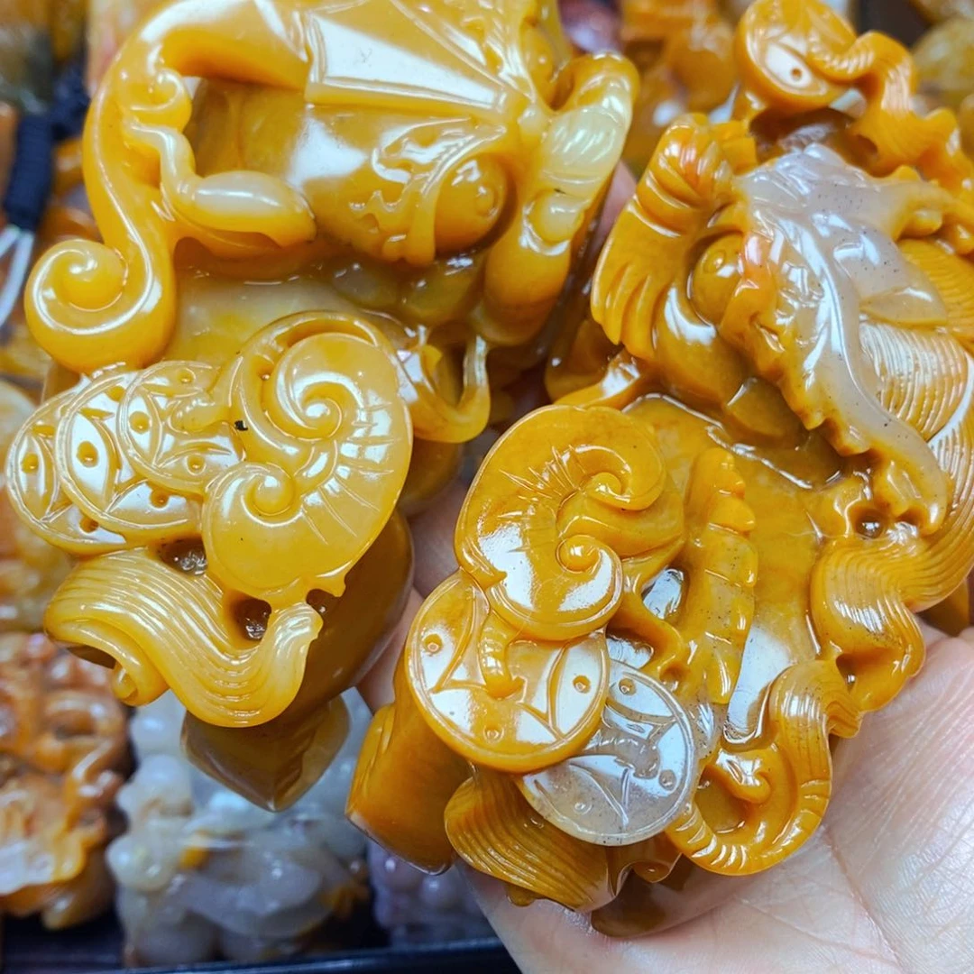 未镶嵌石英质玉（黄龙玉）颈饰