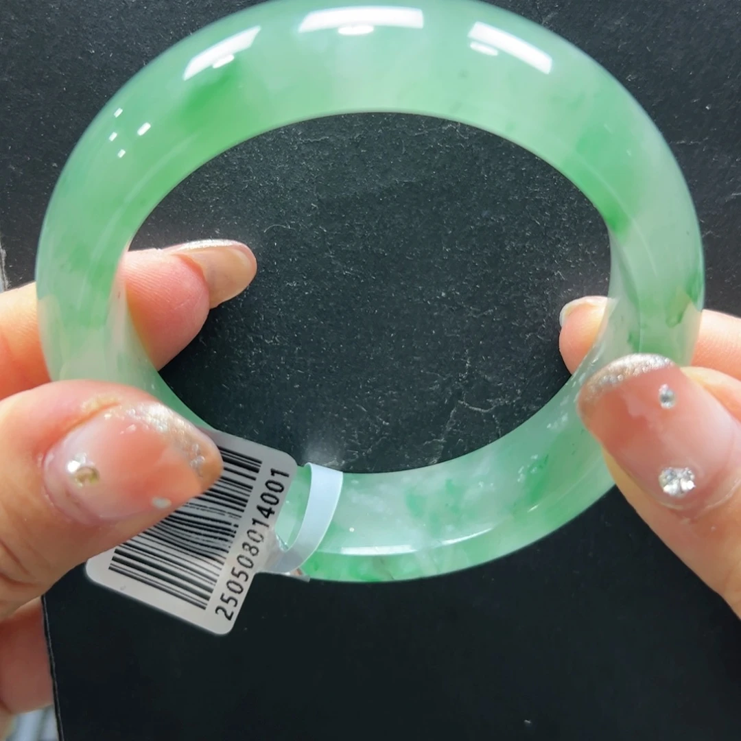 石英质玉手镯未镶嵌向**生