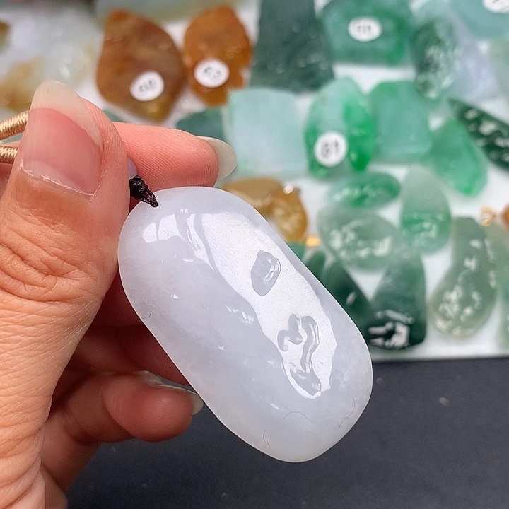 翡翠未镶嵌颈饰随型