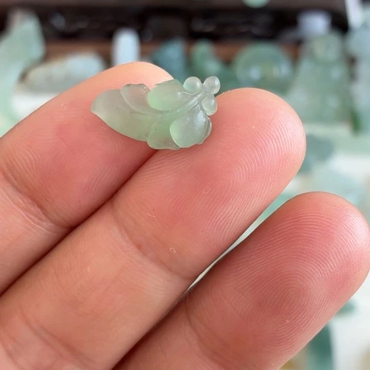 定制翡翠未镶嵌金鱼