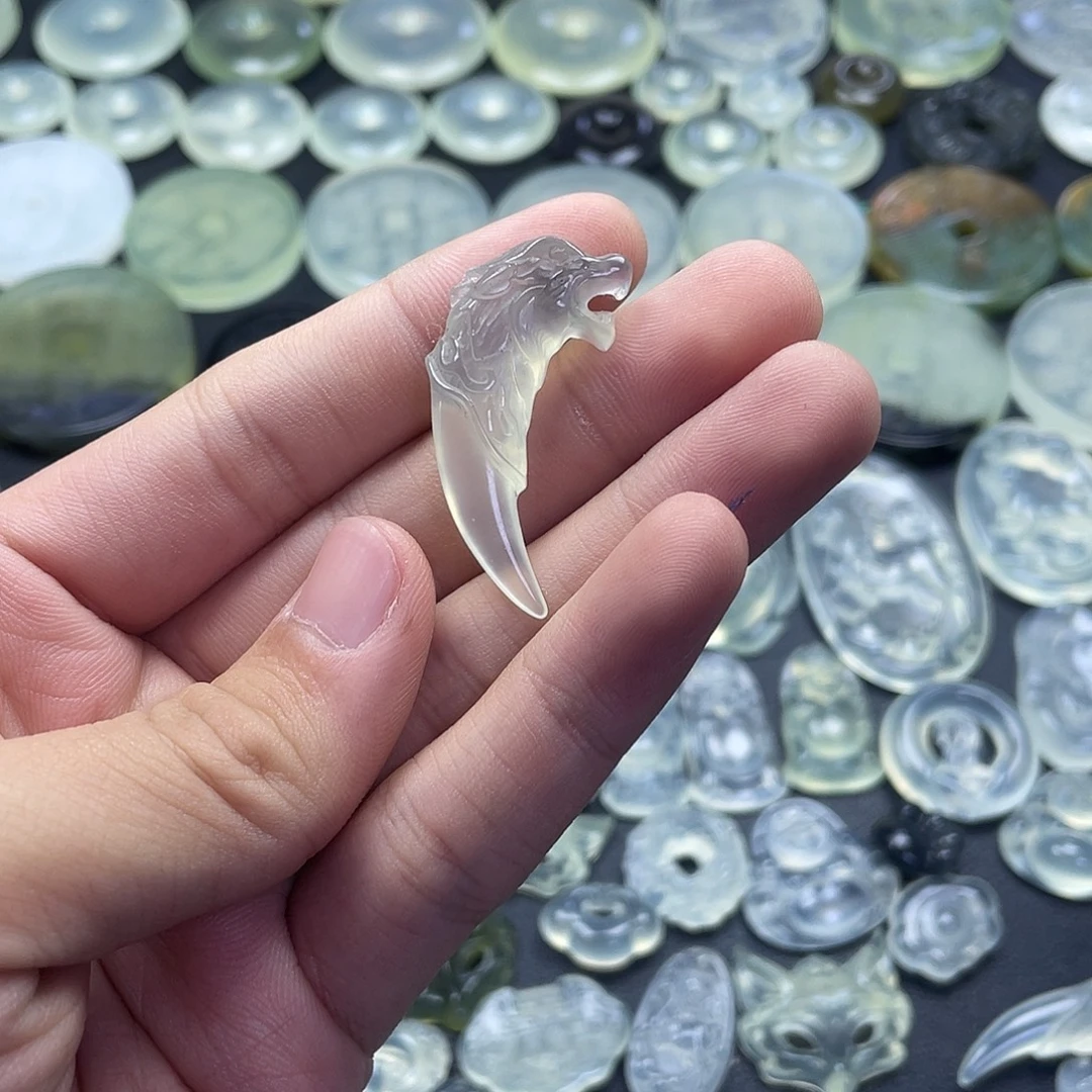 岫玉未镶嵌颈饰狼牙