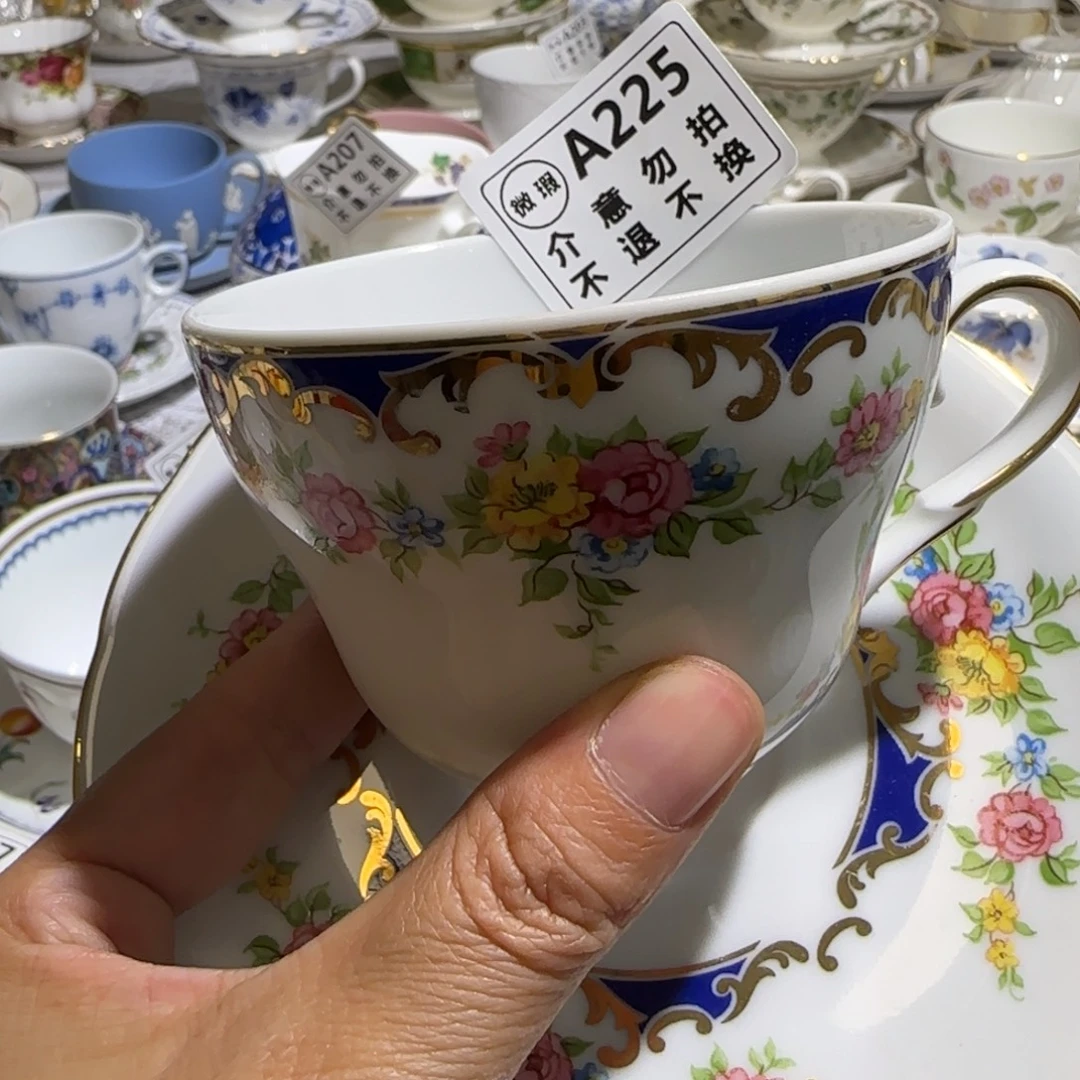咖啡杯里的咖啡是我的最爱