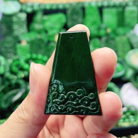 翡翠未镶嵌颈饰吊坠